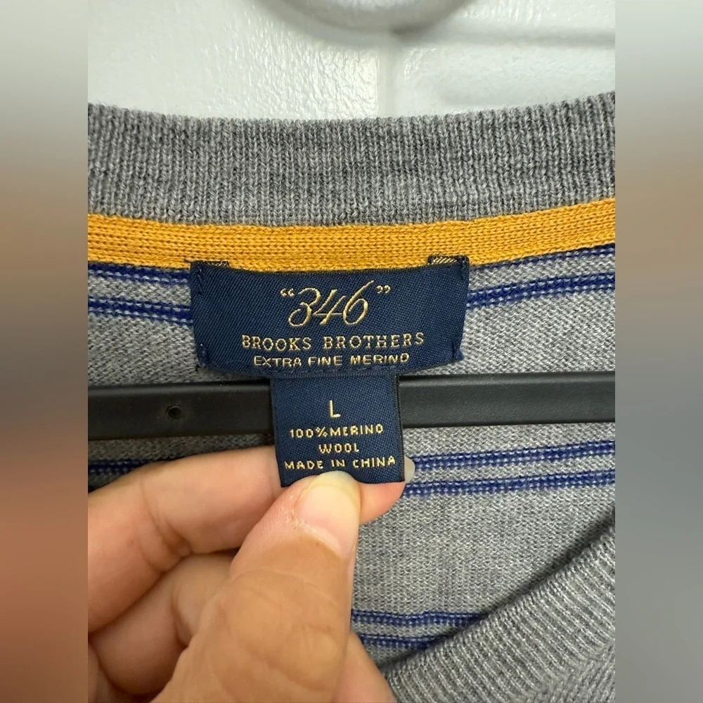 Men’s Brooks Brothers 346 100% Merino Wool Striped V Neck Sweater Size Large